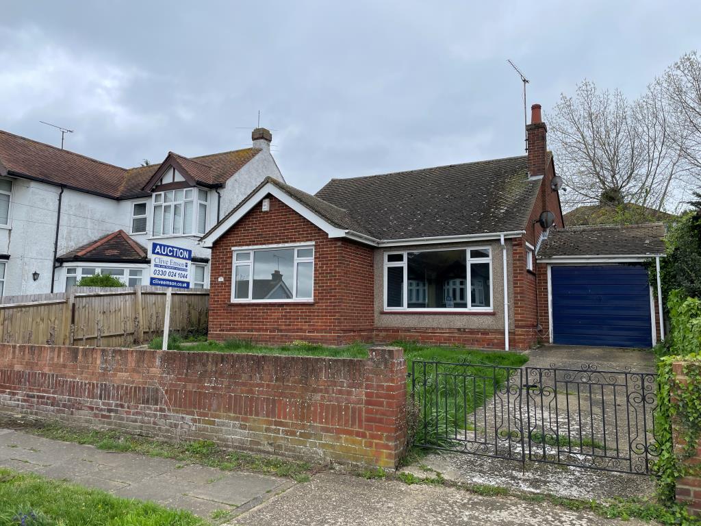 Lot: 106 - DETACHED BUNGALOW FOR IMPROVEMENT - Detached bungalow with garage and parking